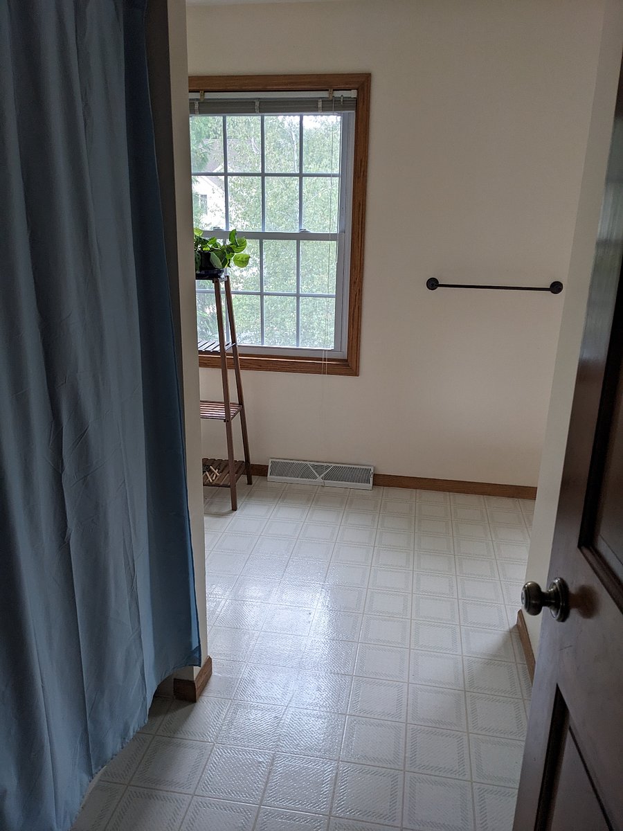 Private full bath with shower tub and Venetian blinds