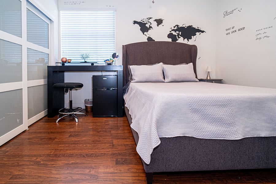 3rd bedroom, queen bed.