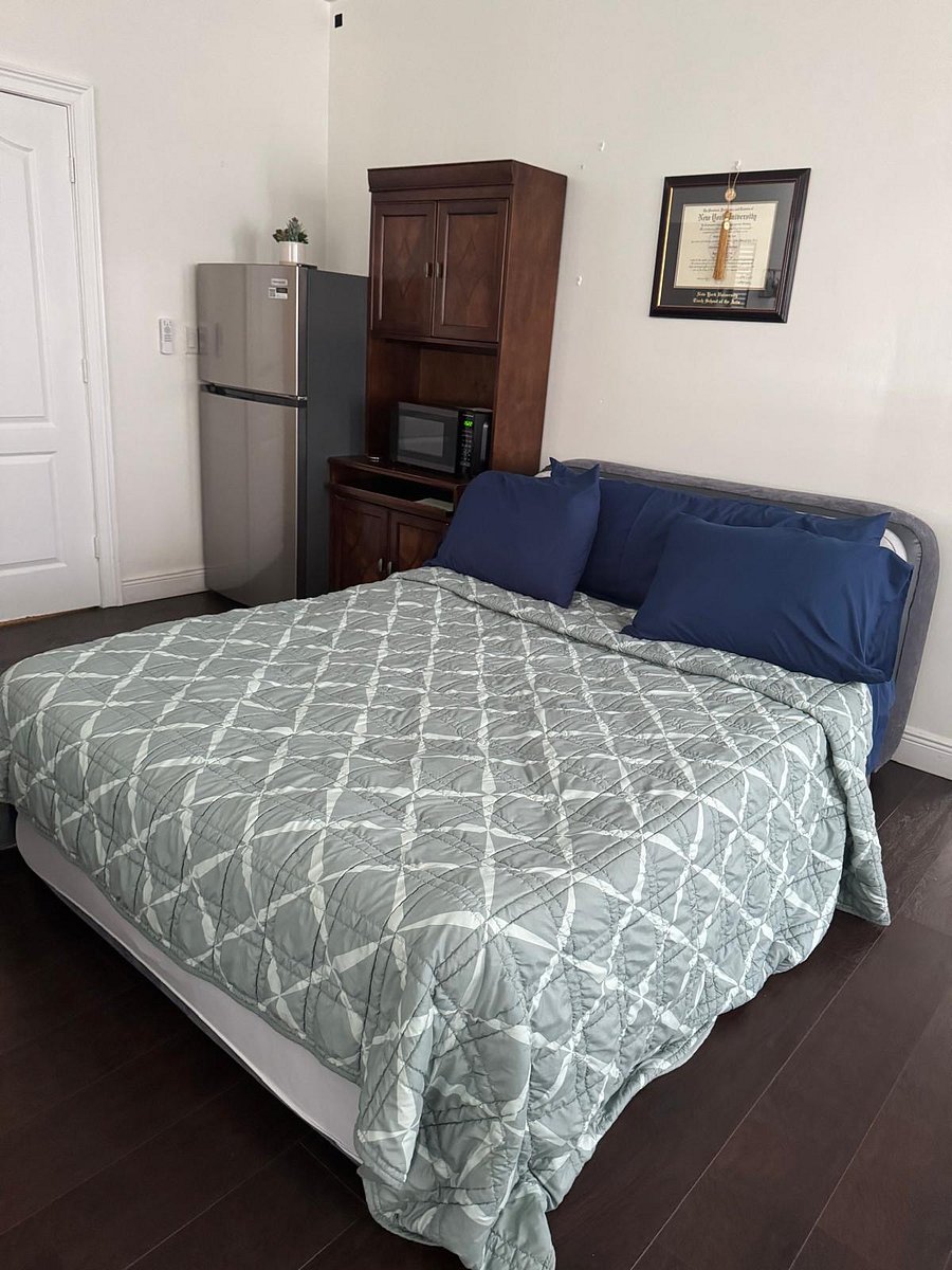 Master room, sofa bed.
