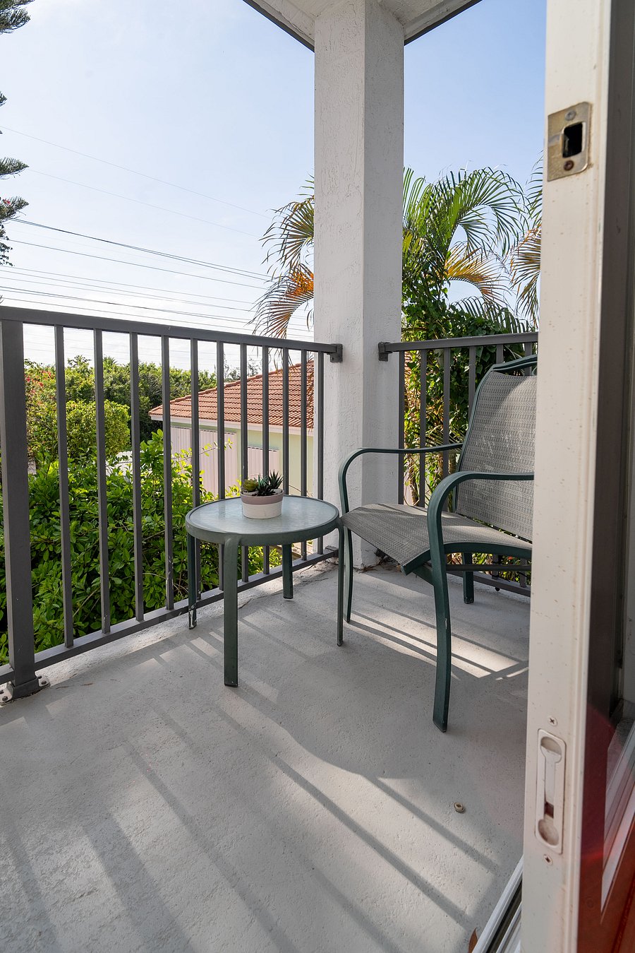 Master room, balcony.