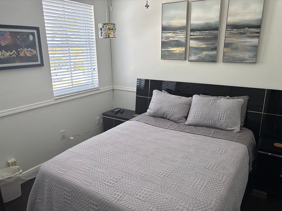 4th bedroom, queen bed.