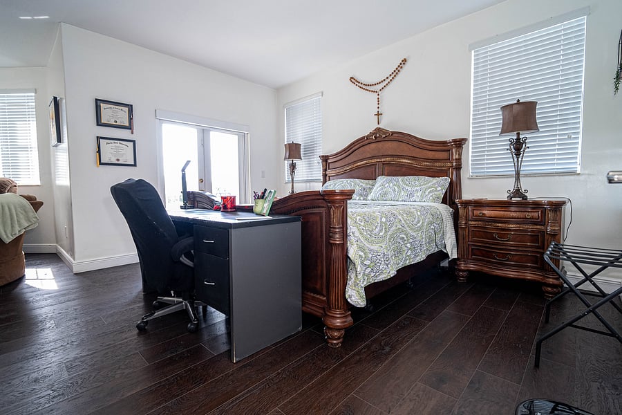 Master room, King size bed and desk.