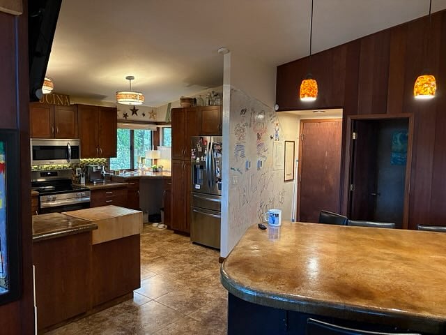 Kitchen & Dinning