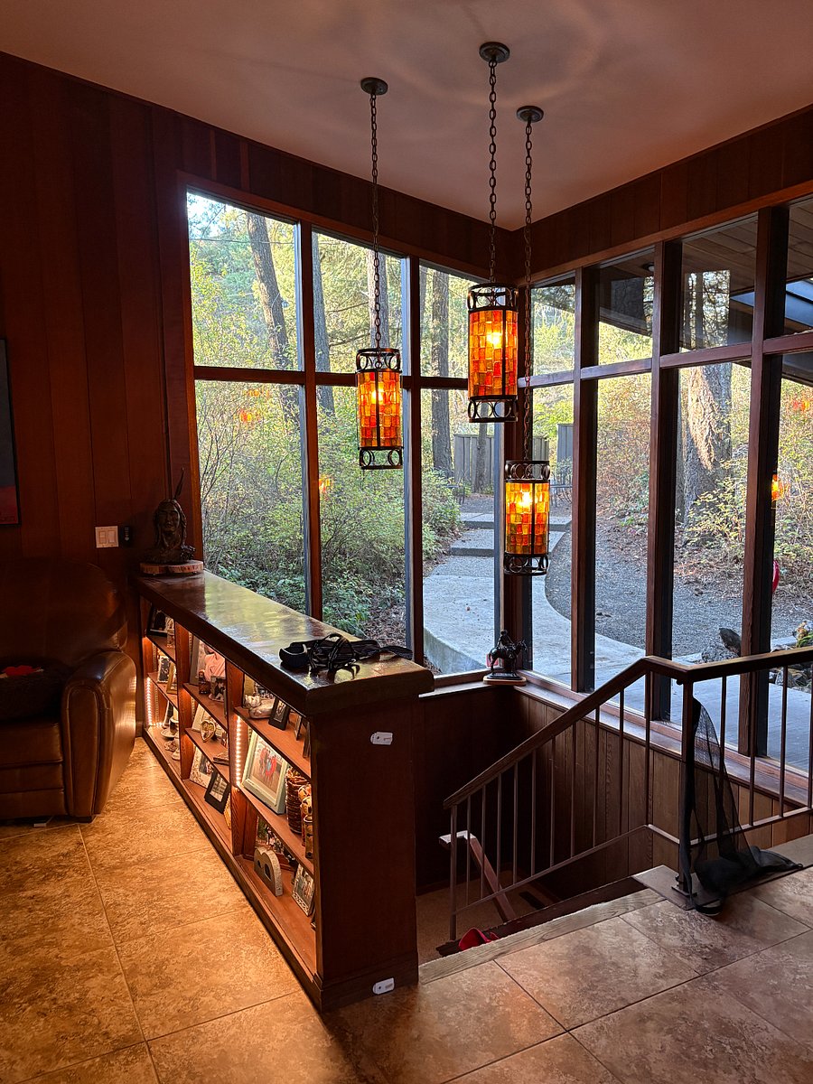 Entry & Stairwall