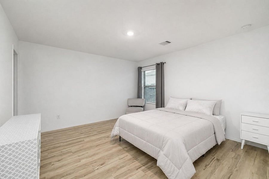 Spacious primary bedroom, fully furnished with walk-in closet and private bathroom. (sheets & covers may vary)