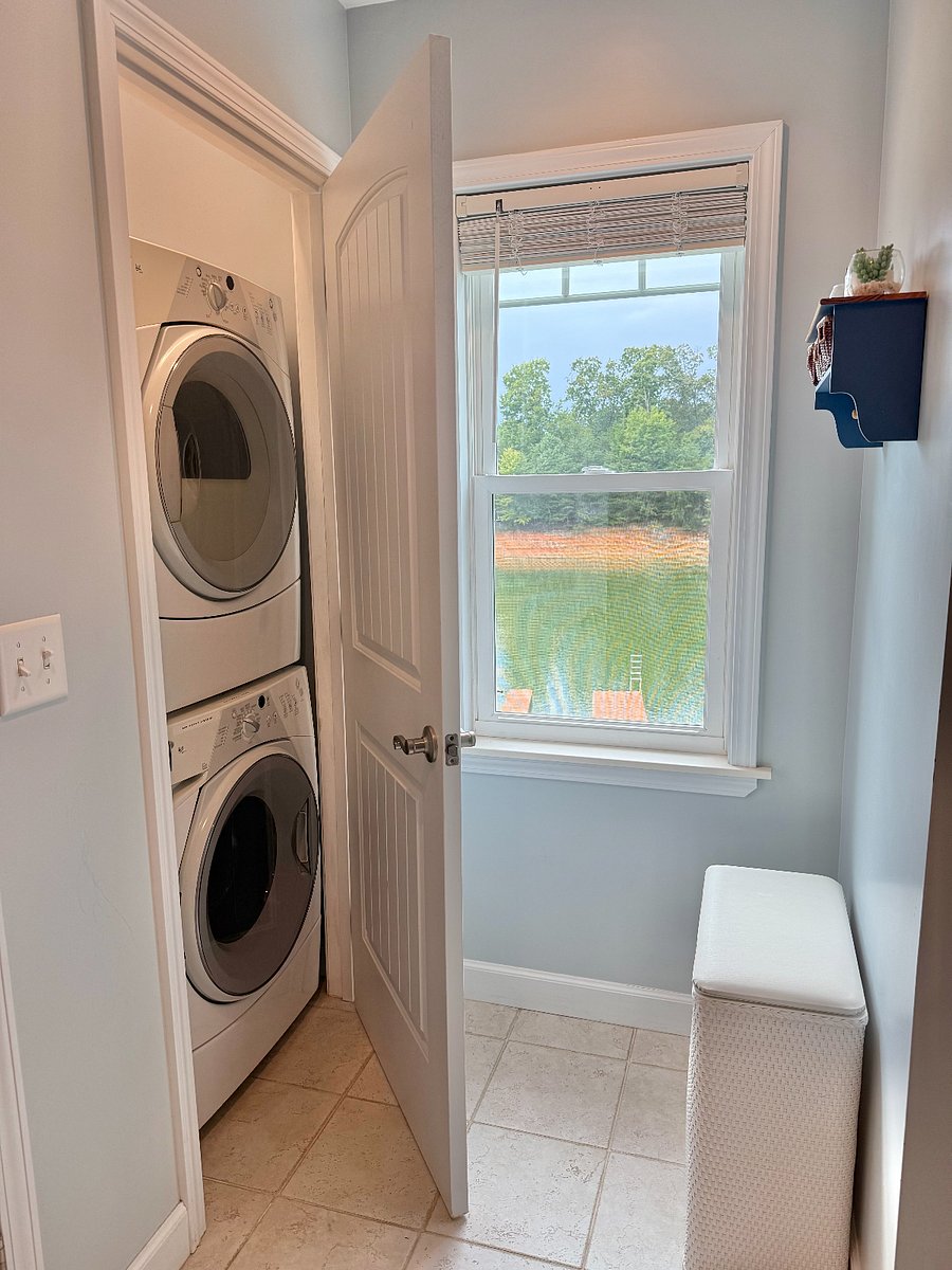 Washer/dryer in primary bathroom