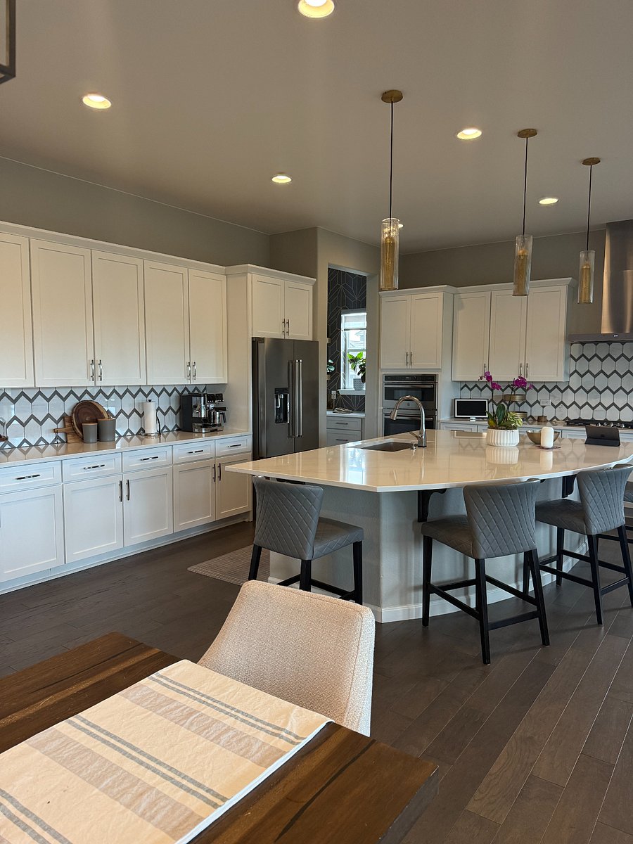 Kitchen complete with stainless steel appliances and all the cooking amenities you will need.