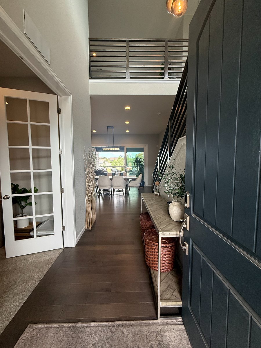 Entryway (office to the left)