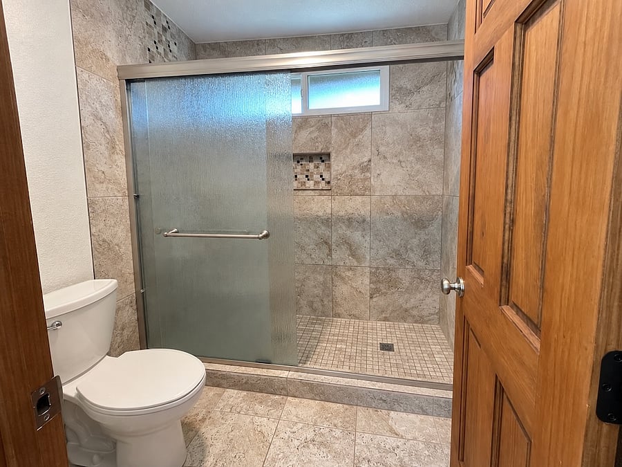 Shower/toilet