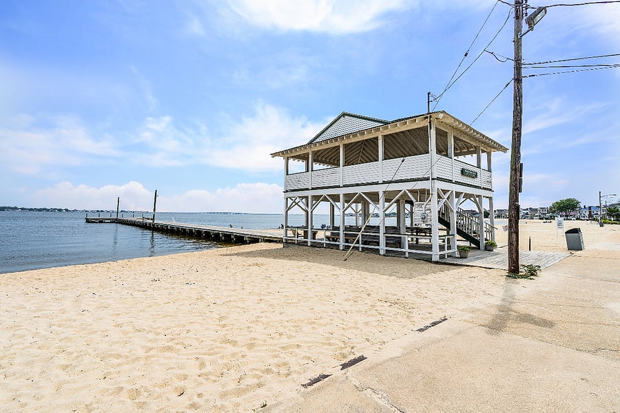 Wildwood Ave Pavilion (3-minute walk)