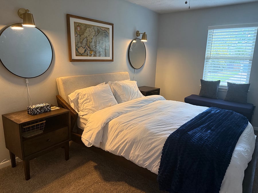 Queen room