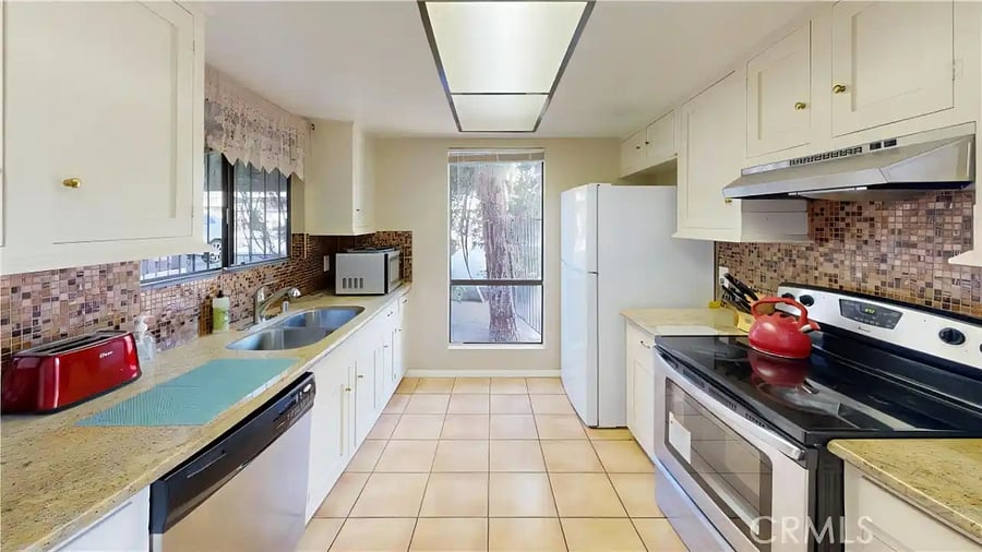 Furnished Finder property 1043597_1 photo 4