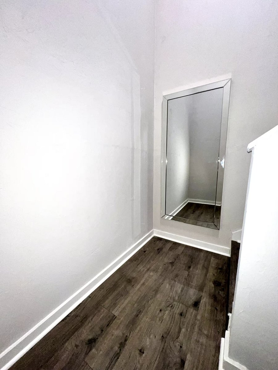 Landing pad w/ share full size mirror!