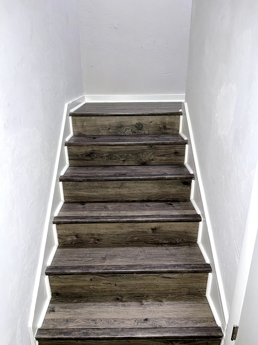 There are stairs in the unit w/ a landing pads. Only two short flights of stairs. 