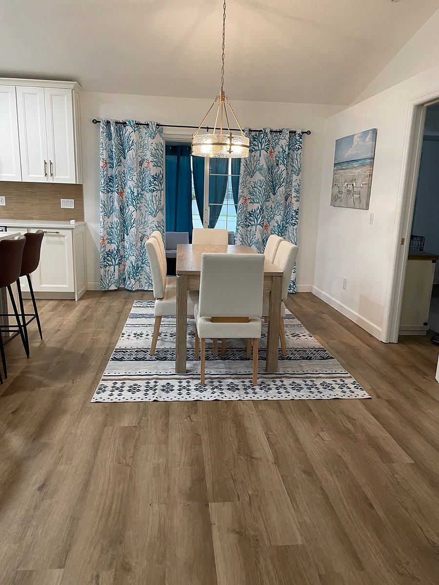 Dining Room seating for 6