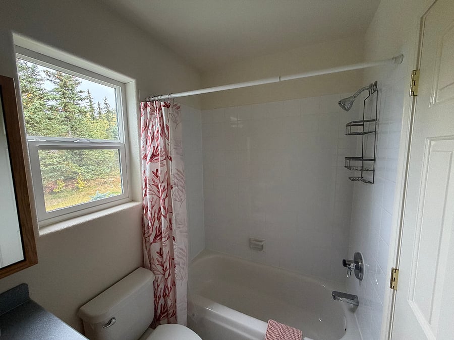 Private bathroom (2)