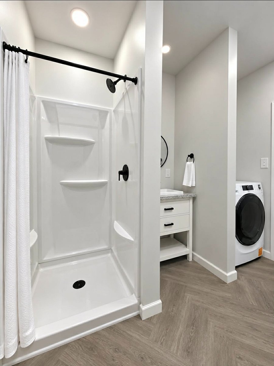 Bathroom with Washer & Dryer Combo