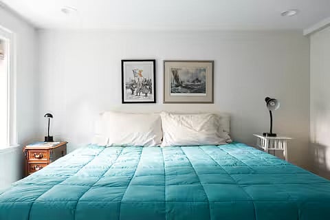 4th floor bedroom [king]