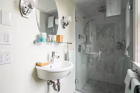 4th floor bathroom