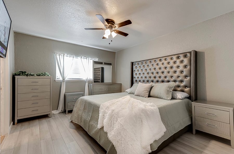 King size bed on master en suite.