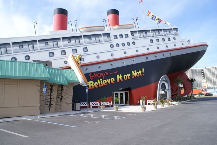 Nearby family-friendly attractions and entertainment