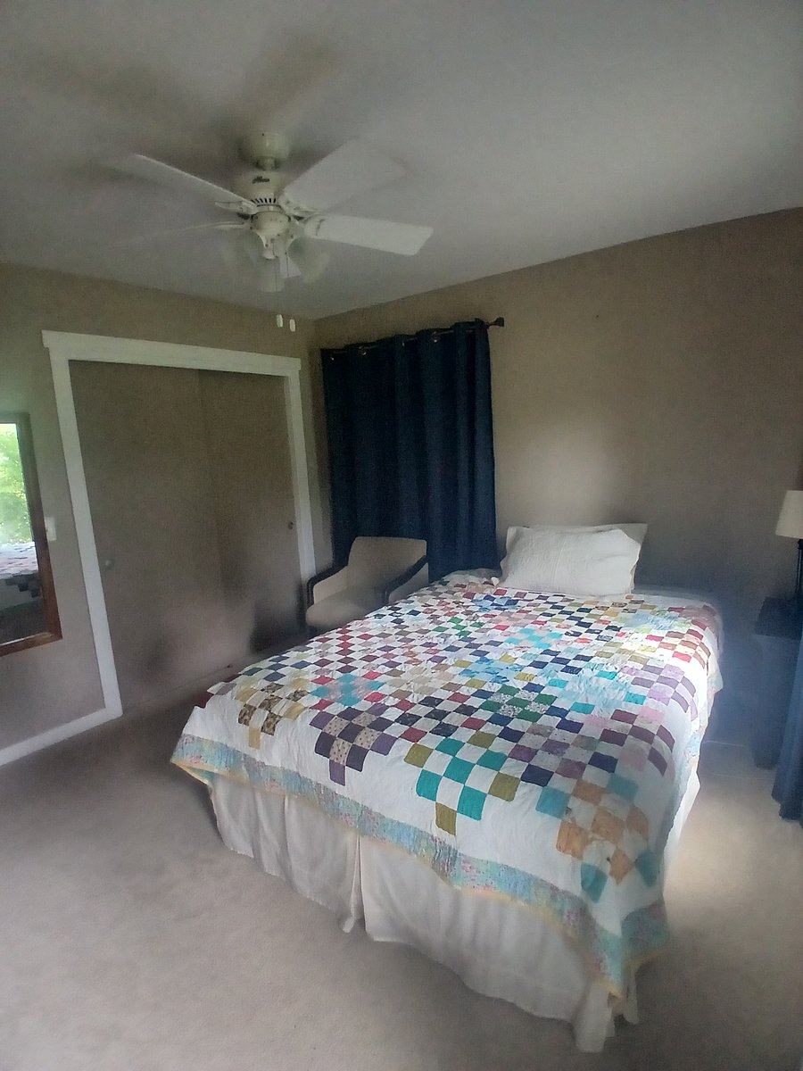 Second bedroom & closet