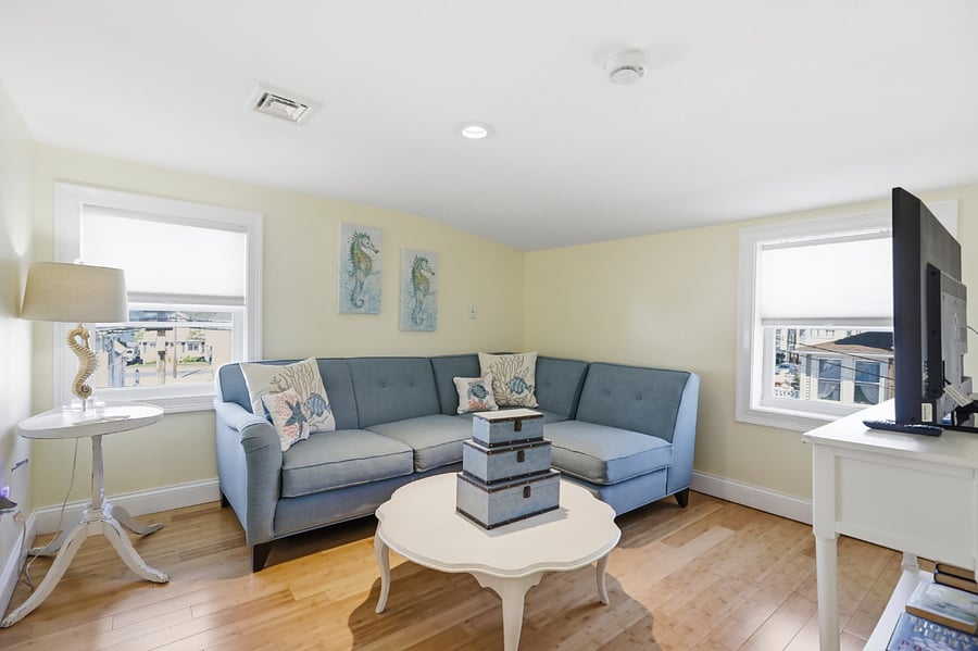 Lounge space with tv on 2nd floor