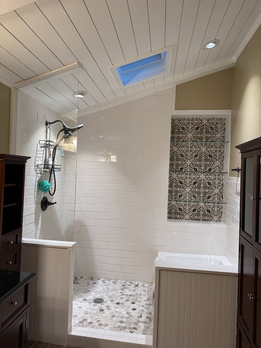 Primary Bath:  shower/tub wetroom