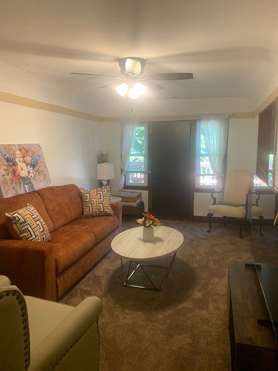 Beautiful relaxing and sacred living room to just sit and enjoy, 55 inch TV.  Balcony outside door to be used at own discretion.  Very private and cozy space overlooking onto Chicago.  