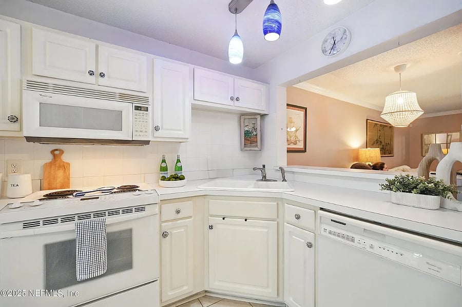 Furnished Finder property 1044538_1 photo 9