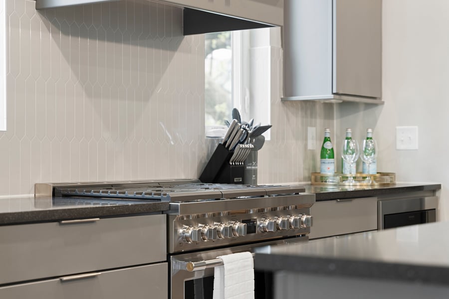 Full Kitchen (Baking sheet, Coffee, Coffee maker, Cooking basics, Dishes and silverware, Dishwasher, Freezer, Hot water kettle, Microwave, Oven, Refrigerator, Stove, Toaster, Trash compactor, Wine glasses)