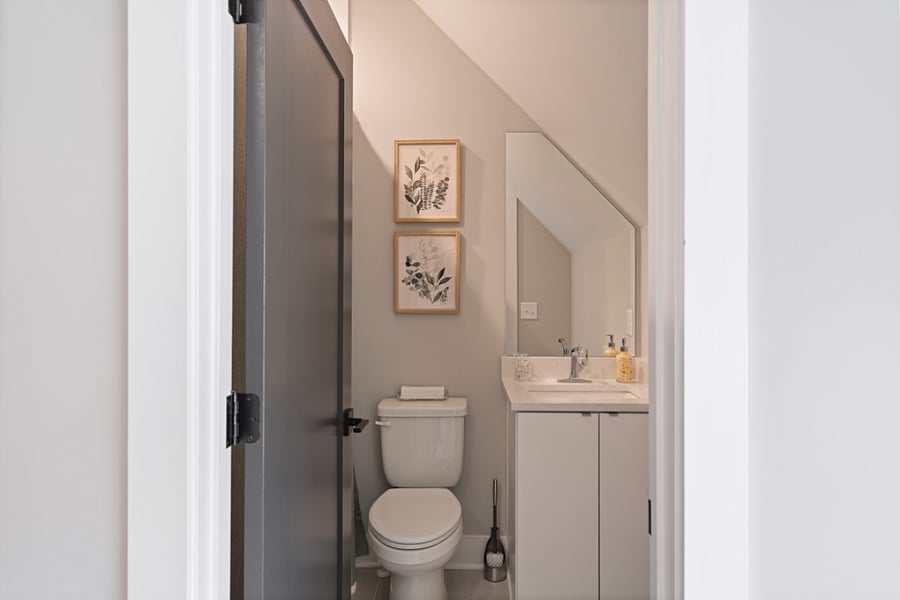 Full Bathroom 2 (Air conditioning, Body soap, Conditioner, Heating, Hot water, Shampoo, Shower gel)