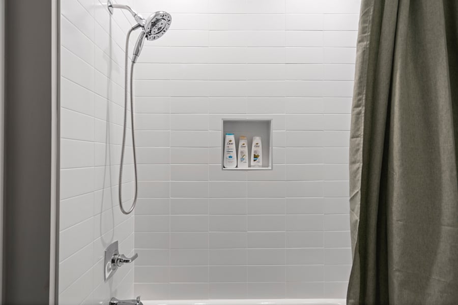 Full Bathroom 2 (Air conditioning, Body soap, Conditioner, Heating, Hot water, Shampoo, Shower gel)