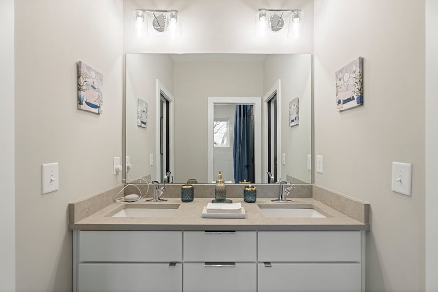 Full Bathroom 3 (Air conditioning, Body soap, Conditioner, Heating, Hot water, Shampoo, Shower gel)