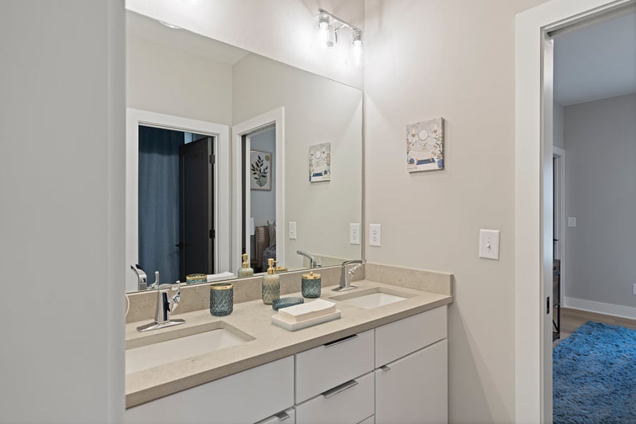 Full Bathroom 3 (Air conditioning, Body soap, Conditioner, Heating, Hot water, Shampoo, Shower gel)