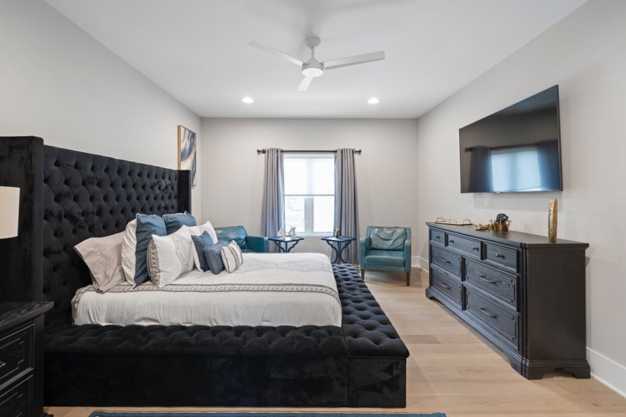 Bedroom 1 - King Bed (Air conditioning and Heating, Bed linens, Clothing storage, Hangers, and TV)