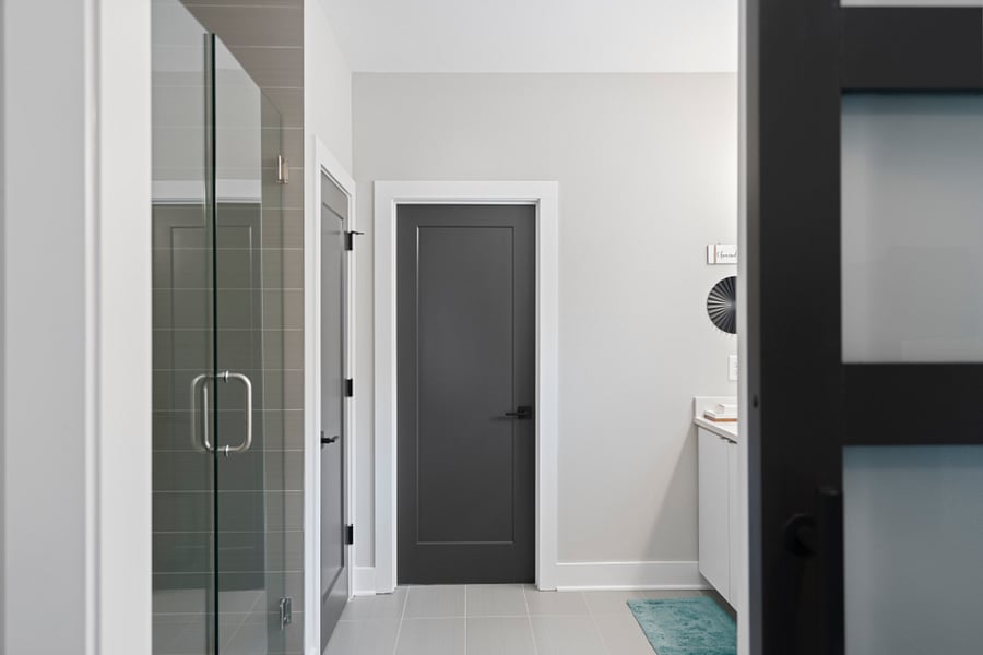 Full Bathroom 1 (Air conditioning, Body soap, Conditioner, Heating, Hot water, Shampoo, Shower gel)
