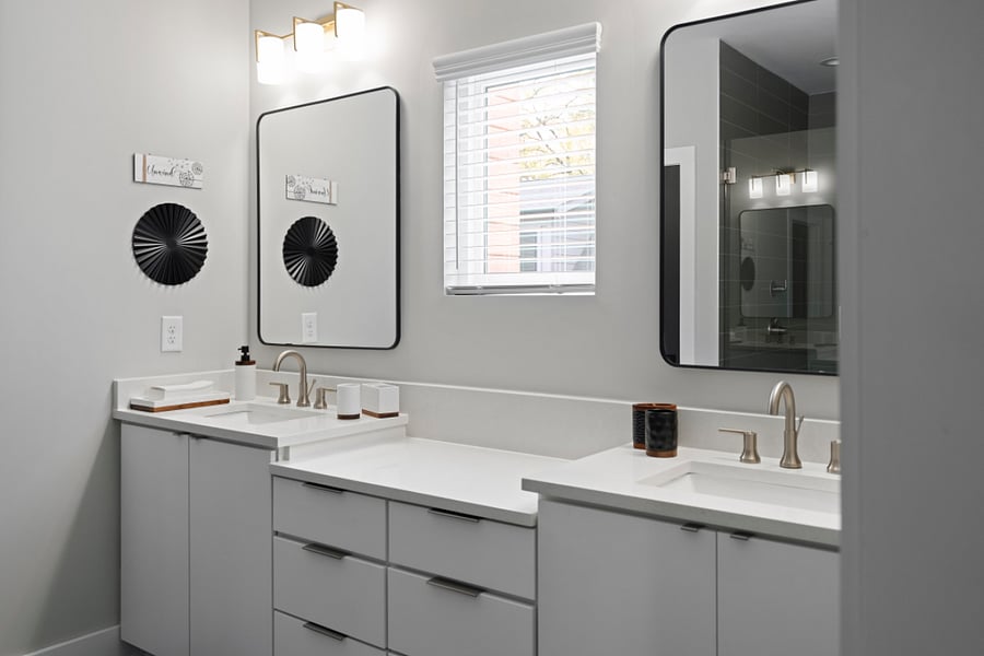 Full Bathroom 1 (Air conditioning, Body soap, Conditioner, Heating, Hot water, Shampoo, Shower gel)