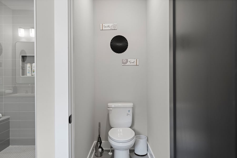 Full Bathroom 1 (Air conditioning, Body soap, Conditioner, Heating, Hot water, Shampoo, Shower gel)