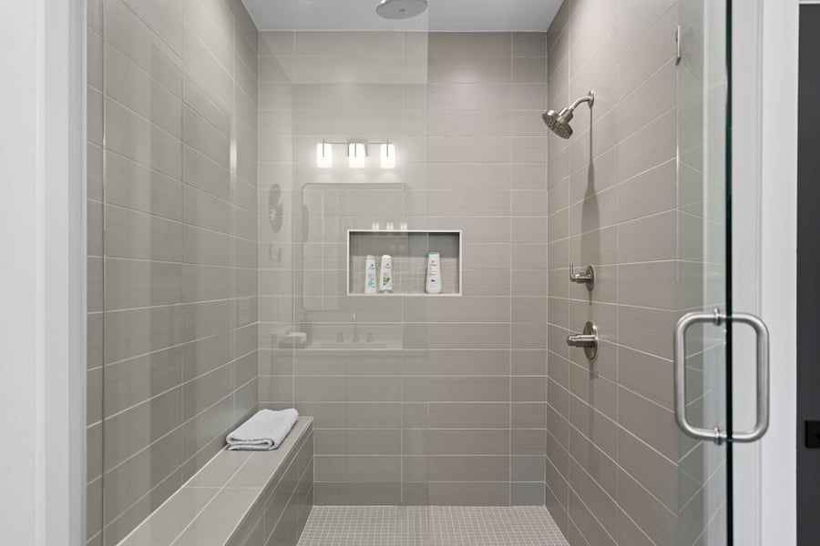 Full Bathroom 1 (Air conditioning, Body soap, Conditioner, Heating, Hot water, Shampoo, Shower gel)
