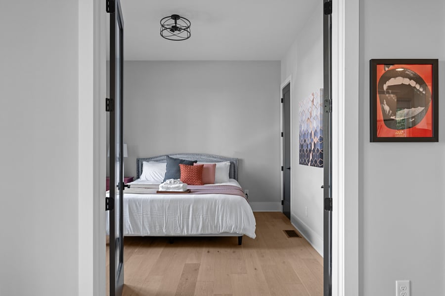 Bedroom 1 - Queen bed (Air conditioning, Bed linens, Clothing storage, Hangers, Heating, and TV)