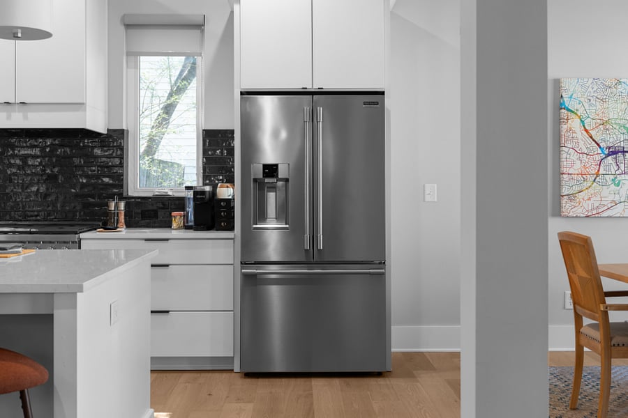 Full Kitchen (Baking sheet, Coffee, Coffee maker, Cooking basics, Dishes and silverware, Dishwasher, Freezer, Hot water kettle, Microwave, Oven, Refrigerator, Stove, Toaster, Trash compactor, Wine glasses)