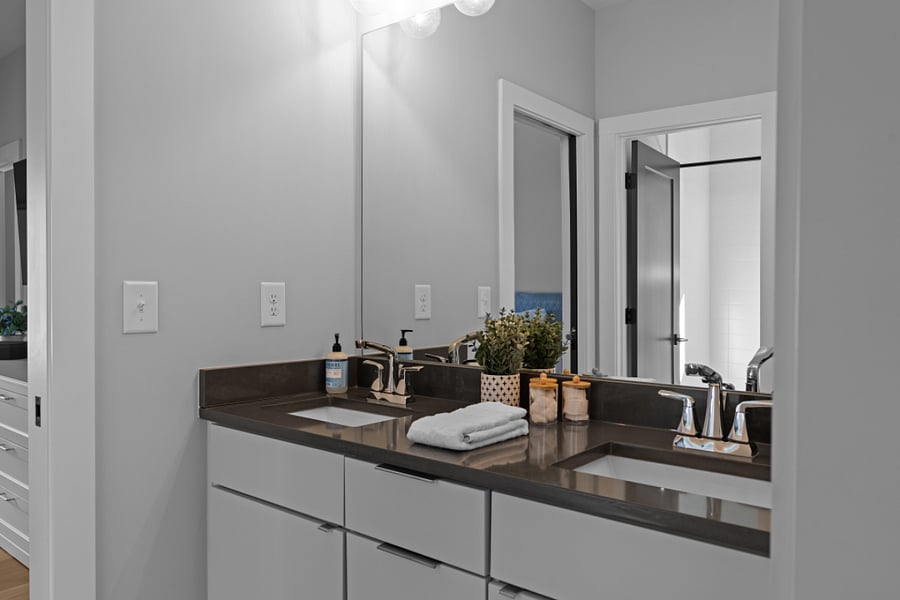 Full Bathroom 3 (Air conditioning, Body soap, Conditioner, Heating, Hot water, Shampoo, Shower gel)