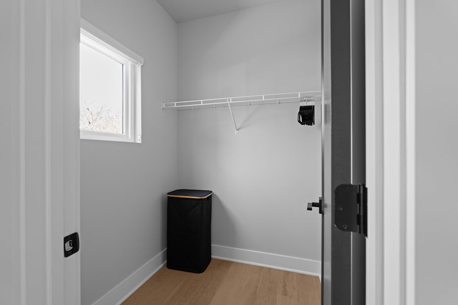 Bedroom 4 Closet