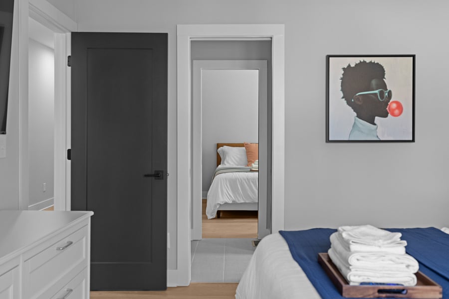 Bedroom 4 - Queen bed (Air conditioning, Bed linens, Clothing storage, Hangers, Heating, and TV)