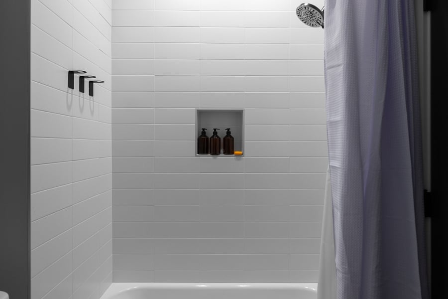 Full Bathroom 2 (Air conditioning, Body soap, Conditioner, Heating, Hot water, Shampoo, Shower gel)