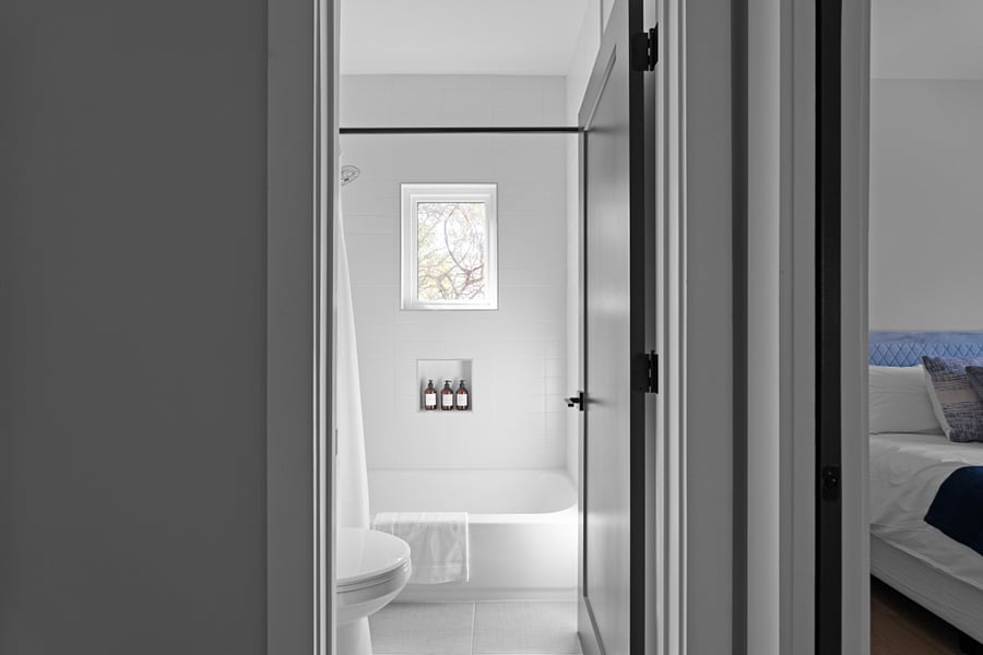 Full Bathroom 3 (Air conditioning, Body soap, Conditioner, Heating, Hot water, Shampoo, Shower gel)