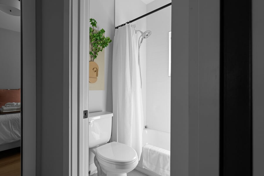 Full Bathroom 3 (Air conditioning, Body soap, Conditioner, Heating, Hot water, Shampoo, Shower gel)