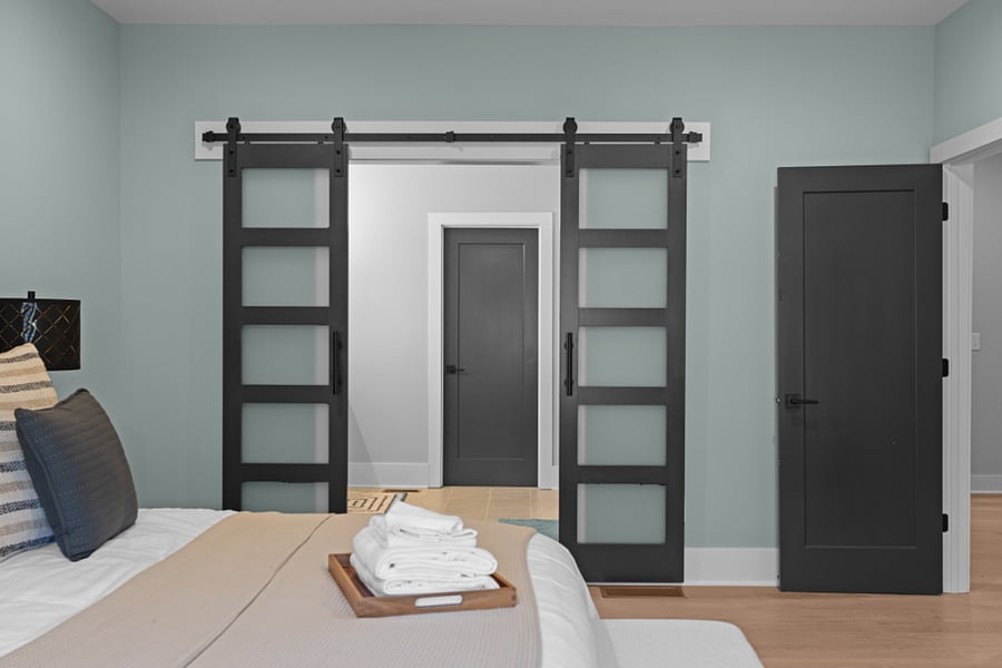 Bedroom 5 - King Bed (Air conditioning, Bed linens, Clothing storage, Hangers, Heating, and TV)
