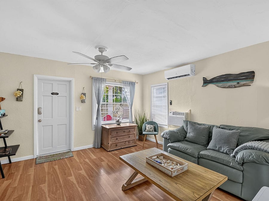 1/1 Livingroom